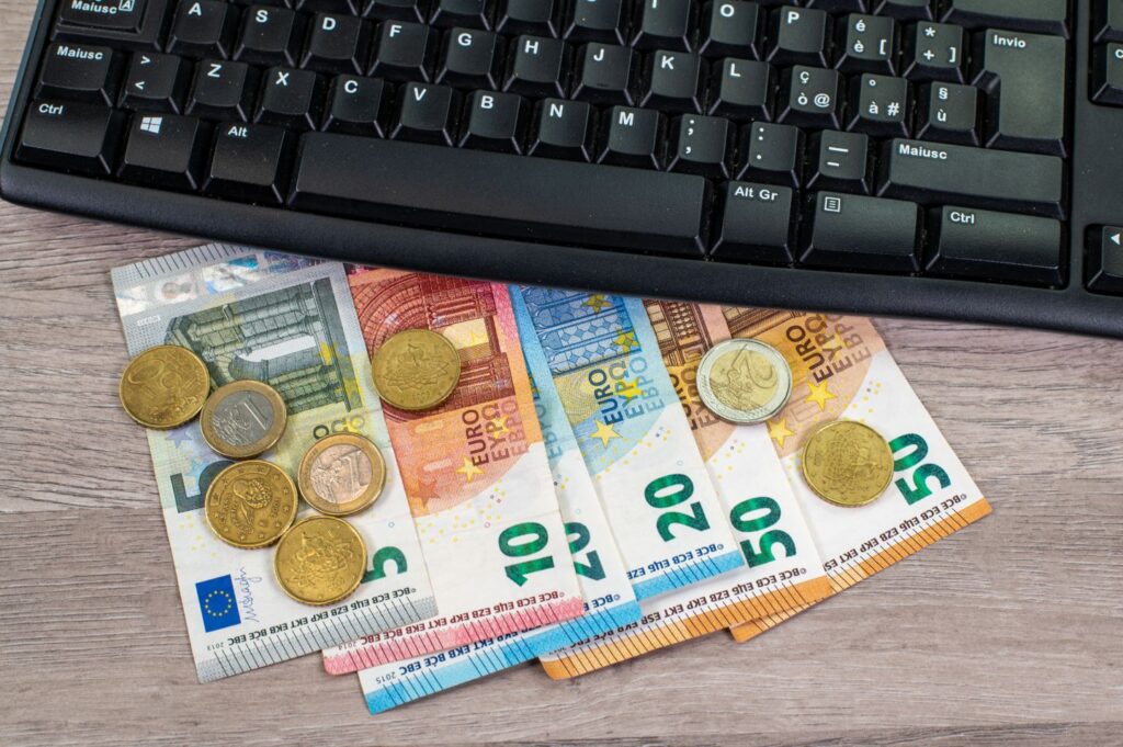 Online Geld verdienen - Die Website, die dir jede Woche 25 Euro auf dein PayPal-Konto überweist